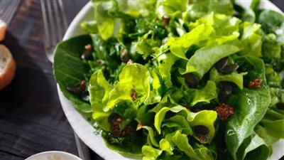 راقب قلبك وعظامك.. طريقة علاج نقص المغنيسيوم بالسلطة الخضراء