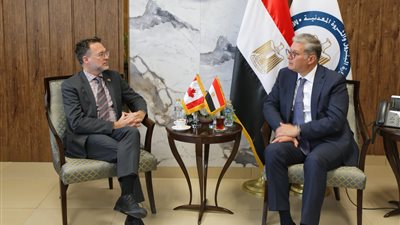 وزير البترول يبحث مع السفير الكندي الفرص الاستثمارية في مصر