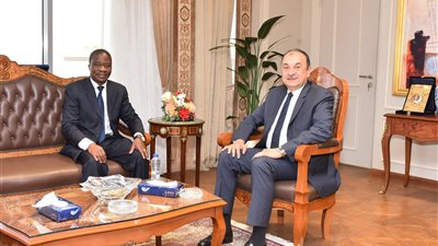 منها الغزل والنسيج.. وزير قطاع الأعمال يوجه الدعوة لرجال الأعمال الإيفواريين لبحث فرص التعاون 