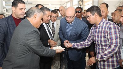 محافظ بني سويف يتفقد سير ومنظومة العمل بمجمع مطاحن شركة مصر الوسطى 