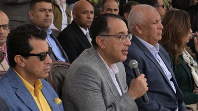 رئيس الوزراء يتفقد اصطفاف المعدات الخاصة بقطاع مياه الشرب والصرف الصحي بمدينة الخارجة