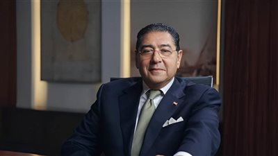 هشام عز العرب رئيس البنك التجاري الدولي يحصل على جائزة الإنجاز مدى الحياة من جلوبال فاينانس