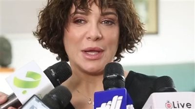 سولاف فواخرجي: بسمع أشياء غريبة عني على السوشيال ميديا وبتشتم من 2011 | بث مباشر