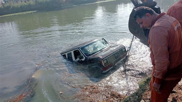 انتشال ميكروباص سقط