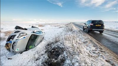 بسبب العاصفة بيرت.. غلق المدارس وتعطيل حركة المرور في بريطانيا 
