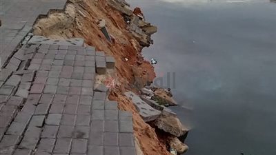 انهيار جزئي في كورنيش ترعة القاصد بطنطا.. وفرض كردون لحماية المارة