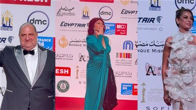 ختام مهرجان القاهرة السينمائي.. خالد الصاوي يرفع علامة النصر ونبيلة عبيد تداعب المصورين