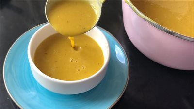 طريقة عمل شوربة العدس السورية.. مغذية ولذيذة في دقائق