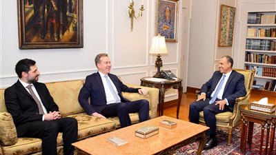 وزير الخارجية يبحث مع رئيس المُنتدي الاقتصادي العالمي وقف التصعيد الإسرائيلي على غزة ولبنان