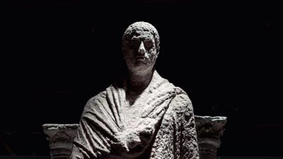 متحف آثار شرم الشيخ يعرض تمثالا لأحد الفلاسفة احتفالا باليوم العالمي لهم 