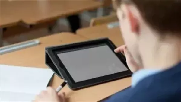 امتحانات بنظام الأونلاين