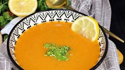 طريقة عمل شوربة العدس الأصلية ووصفة أخرى لعمل فتة عدس شتوية