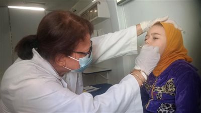 فحص وتوفير العلاج لـ 1300 مواطن في قافلة للصحة ضمن حياة كريمة ببني سويف 