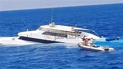 إنقاذ 28 شخصًا في حادث غرق لنش سياحي قبالة سواحل مرسى علم | بث مباشر