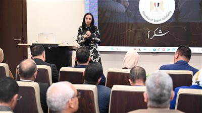 وزيرة التضامن لوكلاء الوزارة ومديري المديريات: افتحوا قلبوكم قبل مكاتبكم في التعامل مع المواطنين