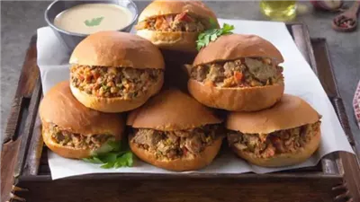 زي المحلات.. طريقة عمل شاورما بالفراخ بتتبيلة بسيطة وسحرية