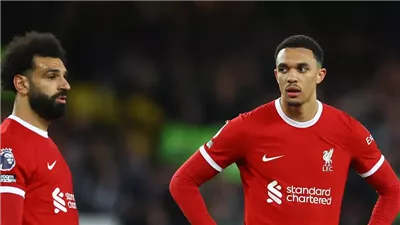 ما الفرق بين مفاوضات محمد صلاح وأرنولد مع ليفربول؟ 