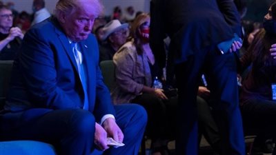 بعد تهديدات ترامب بفرض رسوم جمركية.. الدولار يقفز ويسجل ارتفاعًا على حساب 3 عملات 