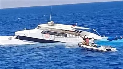 شحوط لنش سياحي في مرسى علم على متنه 45 راكبًا.. وجارٍ البحث عن مفقودين | بث مباشر