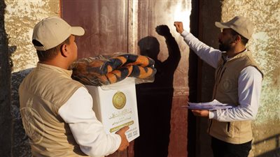 بتوجيهات شيخ الأزهر.. بيت الزكاة يوزع بطاطين وملابس جديدة ومواد غذائية في جميع المحافظات