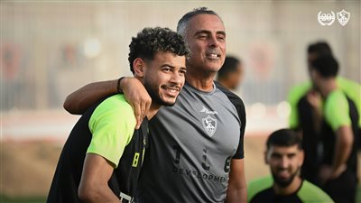 جوميز يعقد جلسة مع شحاتة وتعليمات خاصة لـ دونجا قبل مواجهة بطل موزمبيق 