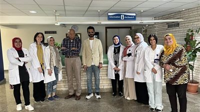 الهدف نجاح وخير.. خالد النبوي يجري جولة في مركز زراعة وعلاج الكلى بالمنصورة