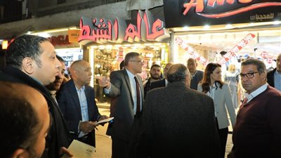 فى جولة مفاجئة.. محافظ الجيزة يعنف المسؤولين عن النظافة والإشغالات بشارع فيصل| صور