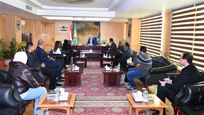 محافظ الفيوم وبنك إعادة الإعمار والتنمية يتابعان تنفيذ مشروعات الصرف الصحي 