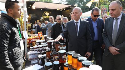 محافظ القاهرة يفتتح مهرجان العسل المصري السابع بحديقة الحرية في الزمالك | صور