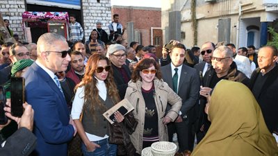 محافظ الفيوم يفتتح مهرجان تونس للخزف والفخار والحرف اليدوية