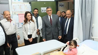محافظ الجيزة يفاجئ مستشفى الوراق المركزي للتأكد من وجود الأطقم الطبية بالورديات المسائية