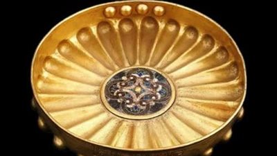 المتحف المصري بالتحرير يعلن عرض وعاء ذهبي لكاهن من الأسرة المصرية الـ 21