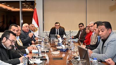 وزير الإسكان يوجه بوضع رؤية مستقبلية لاستيعاب الزيادة المتوقعة للصرف الصحي والصناعي بالعاشر من رمضان