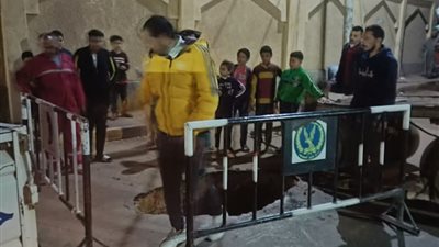 محليات المنوفية تتعامل مع هبوط أرضي أمام المعهد الأزهري بمنوف