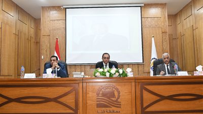 بينها مجمع معاهد أزهرية.. محافظ قنا يوافق على تخصيص 64 ألف متر لإقامة مشروعات خدمية