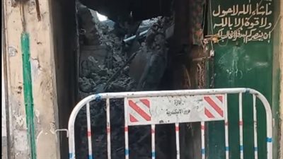 بعد انهياره داخليًا.. إزالة الأجزاء الخطرة من عقار العطارين بالإسكندرية | بث مباشر 