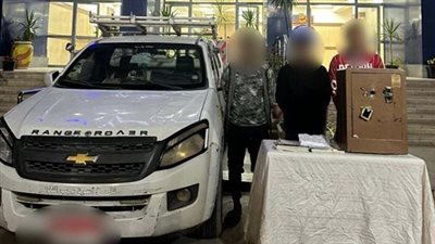 ضبط شخصين تسللا لفيلا بالشروق وسرقا أوراقا ومستندات من خزينة مالكها