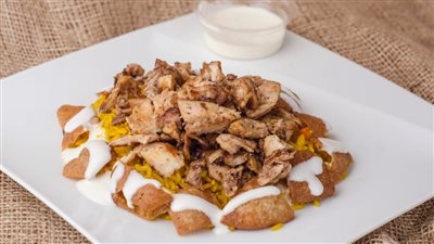 الطعم على أصوله.. طريقة عمل فتة الشاورما بصوص الزبادي