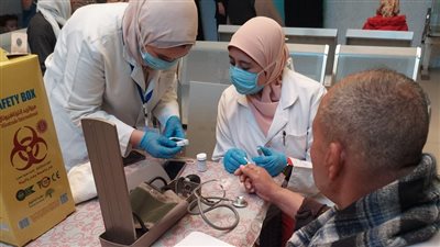 صحتك تهمنا.. جامعة القاهرة: 1385 مواطنا استفاد من القافلة التنموية الشاملة لقرية الرقة