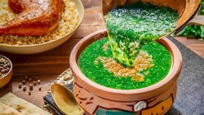 طريقة عمل الملوخية المصرية.. أسرار الشيفات للطشة واللون الأخضر