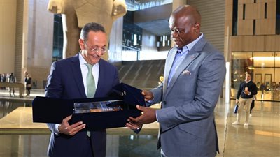 رئيس الجابون خلال زيارته للمتحف المصري الكبير: يحافظ على تراث لا يقدر بثمن| صور 