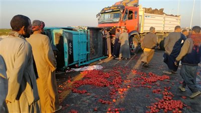 جثة و17 مصابًا.. التفاصيل الكاملة لانقلاب سيارة ربع نقل تقل عمالًا بأسيوط 