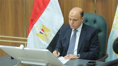 محافظ كفر الشيخ يصدر قرارا بترقية 12 ألف معلم من أعضاء هيئة التعليم إلى الوظيفة الأعلى