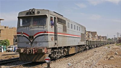 دون خسائر.. انفصال عربتين من قطار بضائع في المنيا| بث مباشر