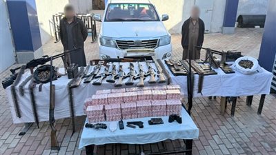 بحوزتهم بنادق آلية وترامادول.. القبض على تشكيل عصابي شديد الخطورة بمطروح