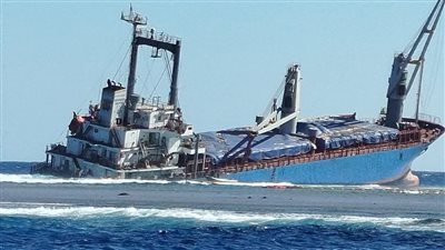 بعد مرور 11 يومًا.. زيادة ميل السفينة المنكوبة جنوب البحر الأحمر وشفط 250 طنًا من المياه الملوثة| صور