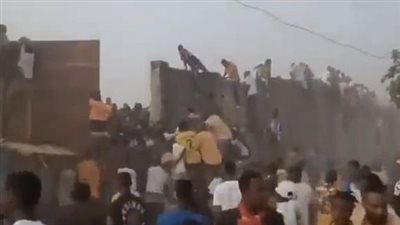 مقتل 56 شخصا في غينيا بسبب اشتباكات وتدافع بين الجماهير بمباراة كرة القدم 