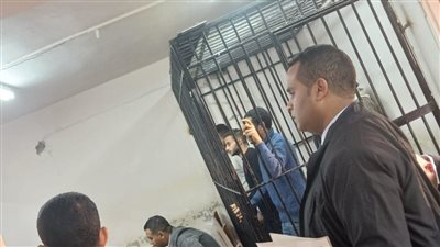 المتهم بتصوير زميلاته خلسة خلال تغيير ملابسهن بالشيخ زايد أمام المحكمة: مصورتهمش ومعرفش الكاميرا اتفتحت ازاي