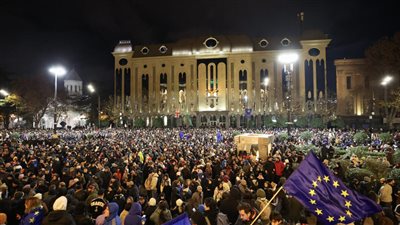 احتجاجات في جورجيا رفضًا لوقف محادثات الانضمام للاتحاد الأوروبي