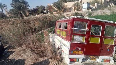 إصابة 10 أشخاص في حادث انقلاب سيارة أجرة بالفيوم